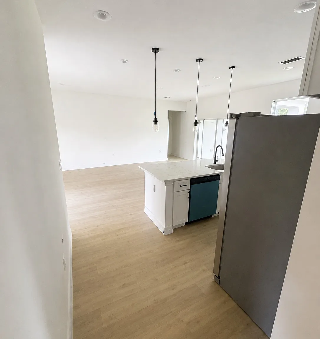 4 bed, 1587 sqft, $1,800 — Photo 2