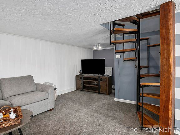 4th image of 5783 Caroline Dr