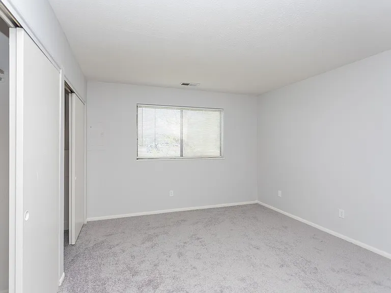 Fairview Court Apartments — Photo 14