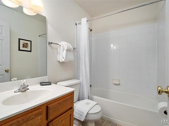 3rd image of 1969 Greenglen Dr APT 303