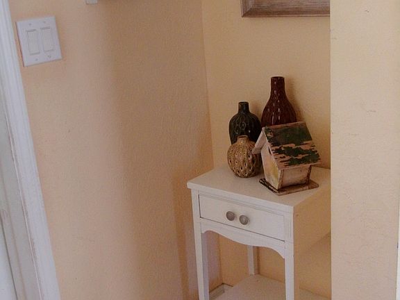 ENTRYWAY MARBLE FLOOR