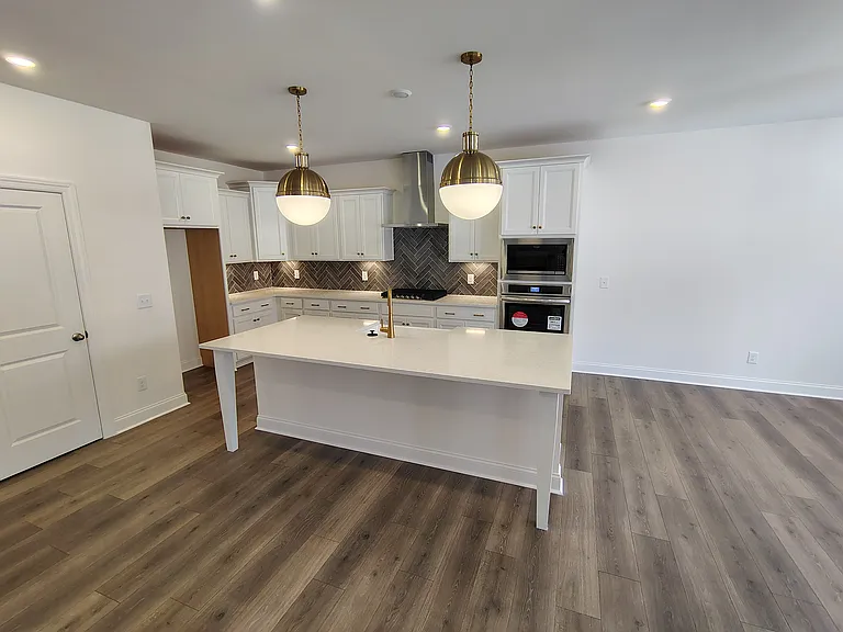 7923 Pine St — Photo 3
