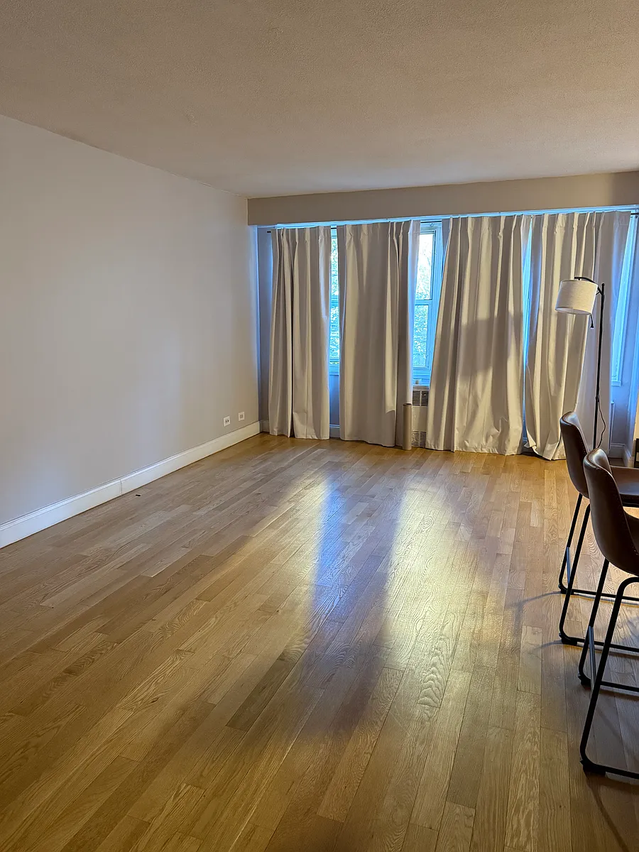 Building Photo - 1655 Undercliff Ave #5E