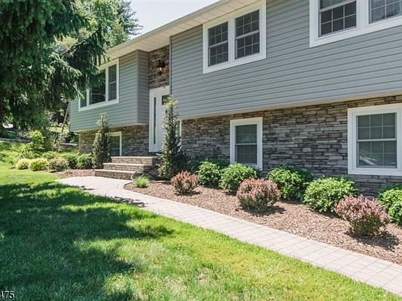 5th image of 42 Bear Brook Ln