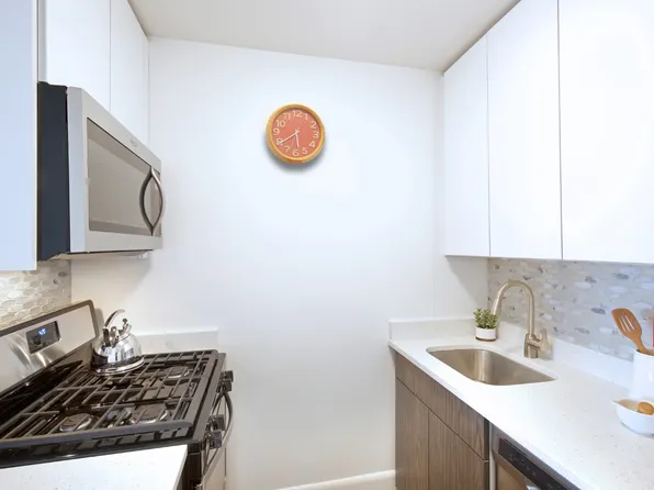 150 East 34th Street image 7 of 36