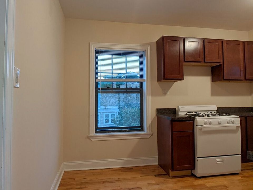 1st image of 1101 W Wellington Ave #29483
