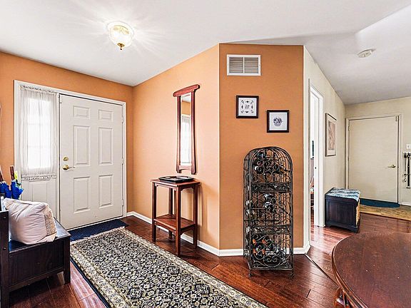 5th image of 11314 Valley Dr