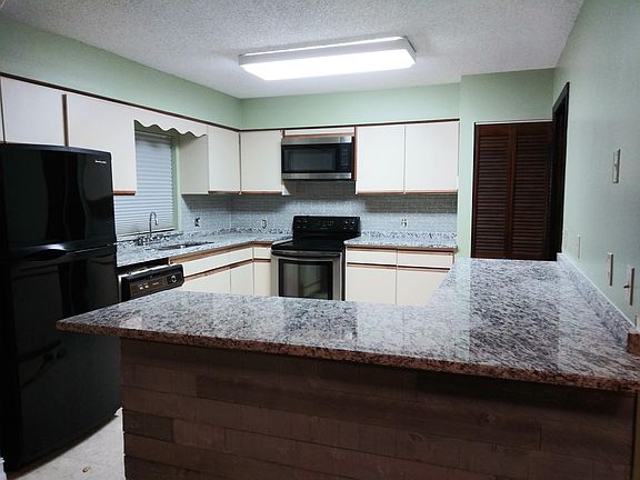 5th image of 10207 Oslin St