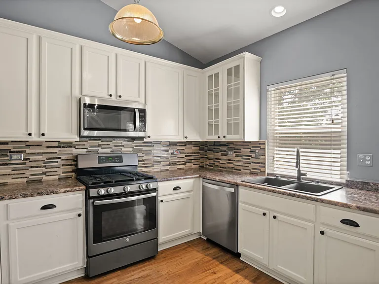 776 Chesterfield Ln — Photo 10