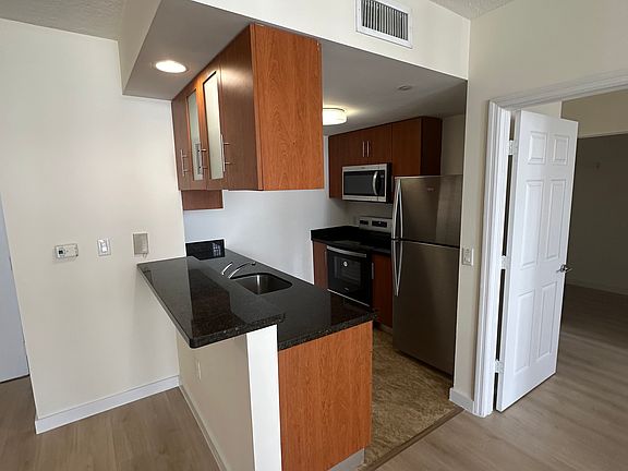 4th image of 229 NE 26th Ter #B4