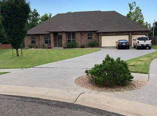 2812 Land Run Rd, Moore, OK 73160