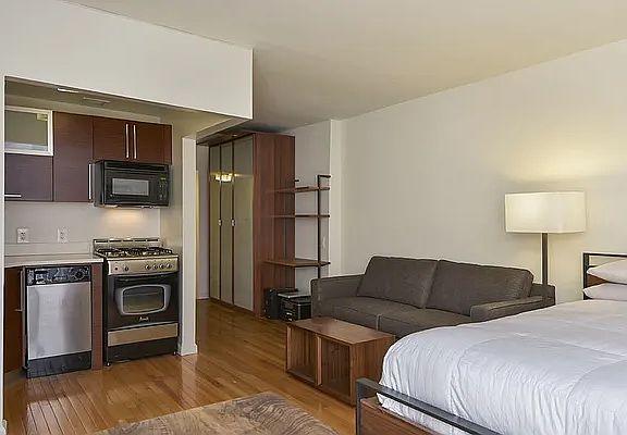 3rd image of 184 Thompson St APT 2L