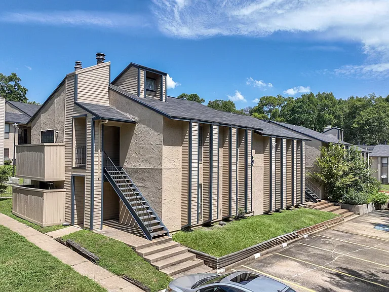 Northview Condominiums — Photo 8