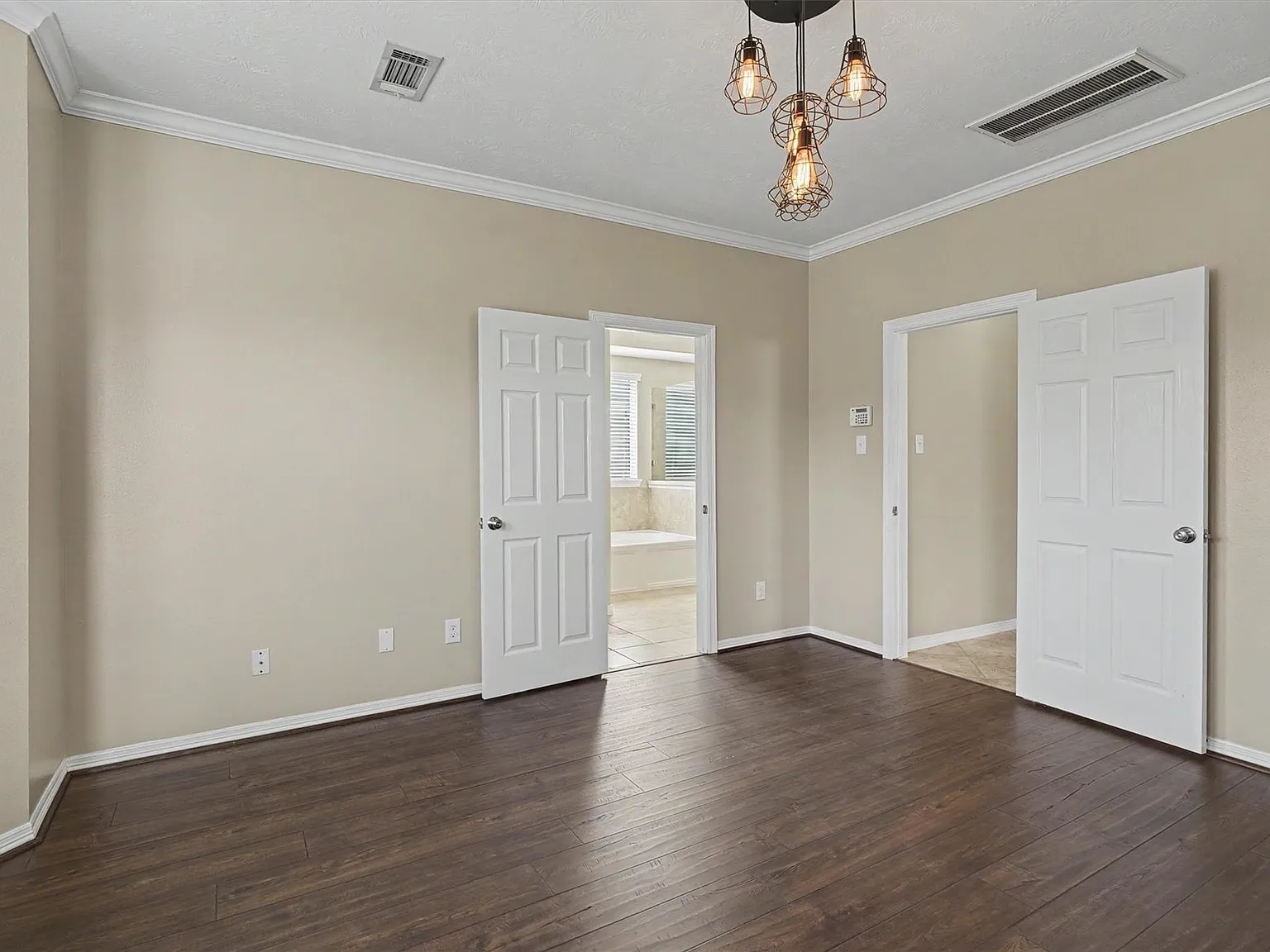 3 bed, 2.0 bath, 2248 sqft, $2,600 — Photo 4