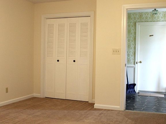 4th image of 101 Maple Hills Dr #A