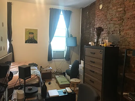 Rented by Premier Metro Realty Corp | media 15