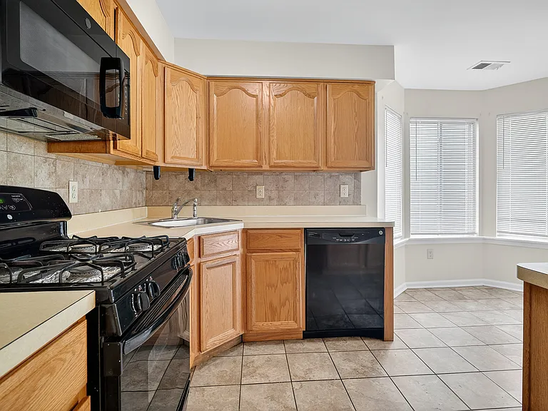 802 Jesse Way — Photo 16