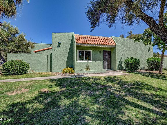 2nd image of 822 E Cochise Dr