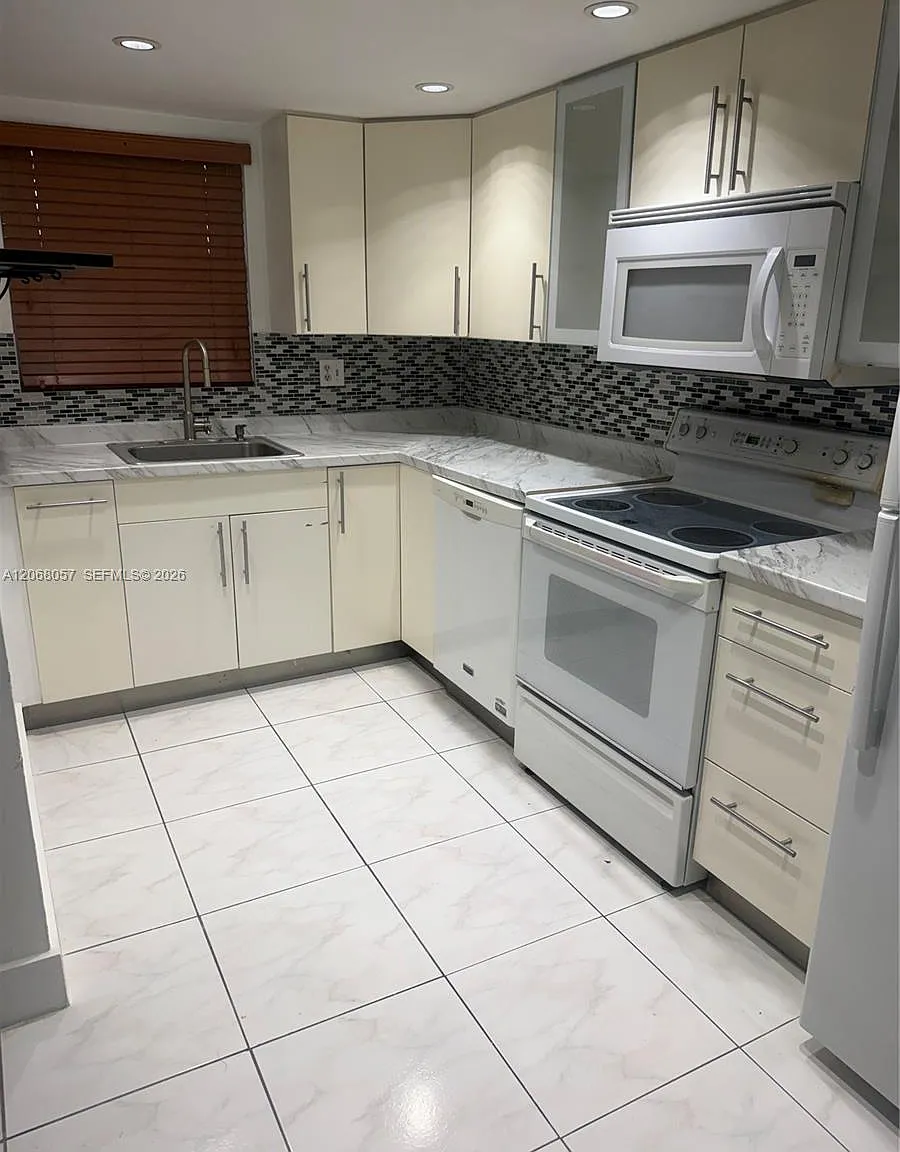 Park East Condo — Photo 2