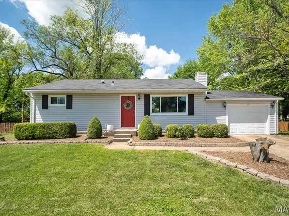 111 Highview Dr, Ballwin, MO 63011