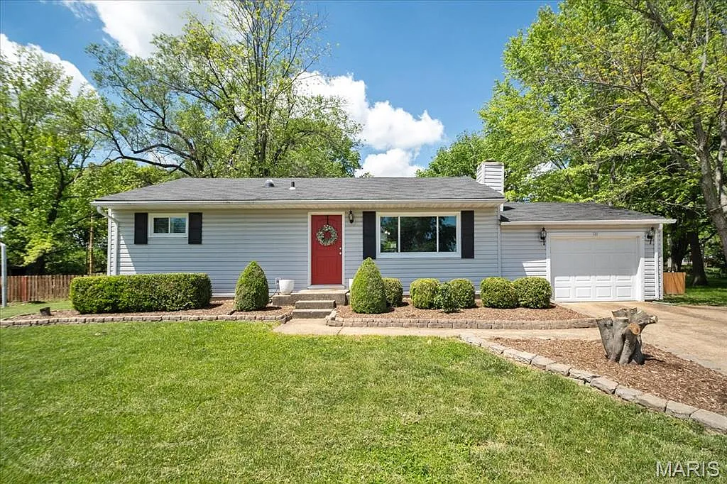 111 Highview Dr photo 1