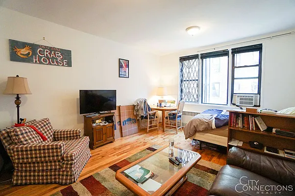 Rented by City Connections Realty | media 10