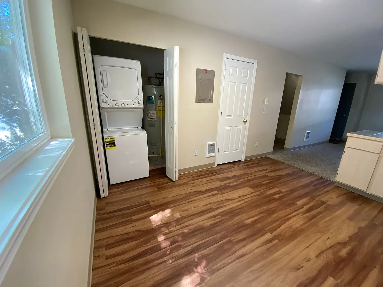Hummingbird Court — Photo 4