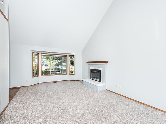 3rd image of 7996 SE Brentwood Ct