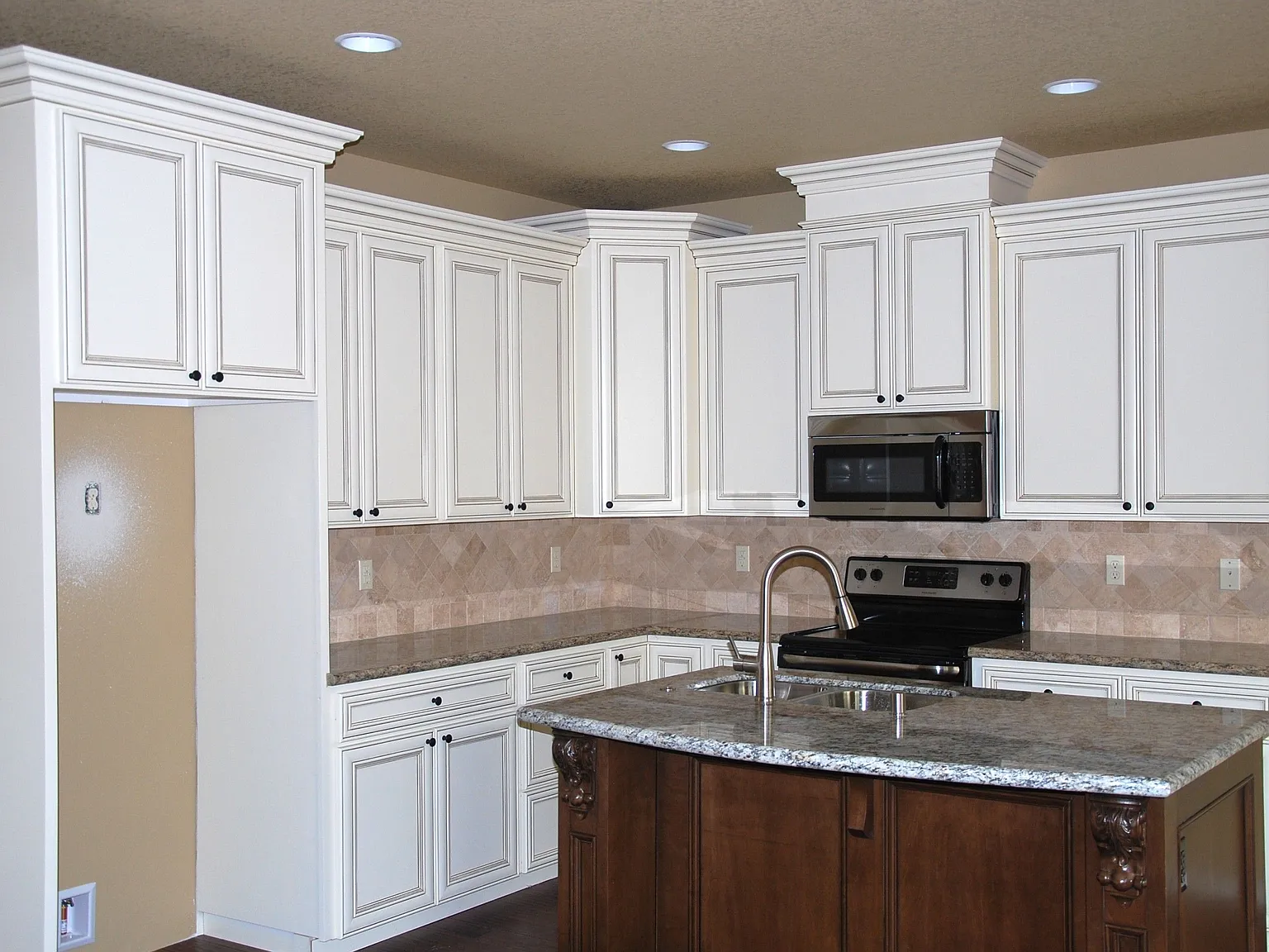 3 bed, 2.5 bath, 1750 sqft, $2,450 — Photo 2