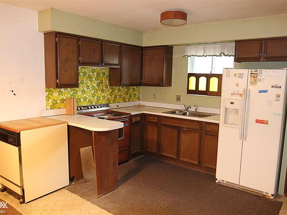 5th image of 22334 Grossedale St