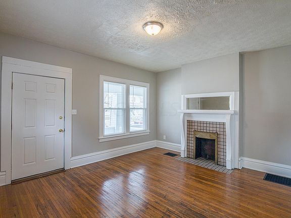 4th image of 701-703 E Kossuth St