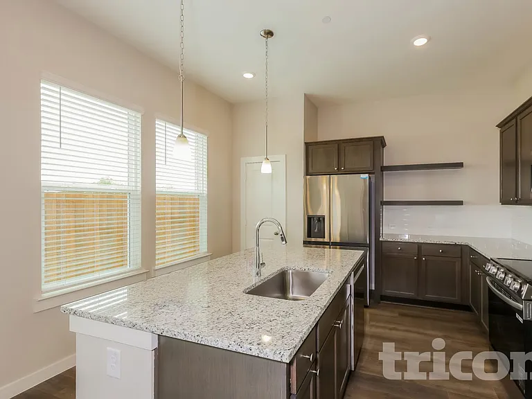 102 Rutland Ct — Photo 5