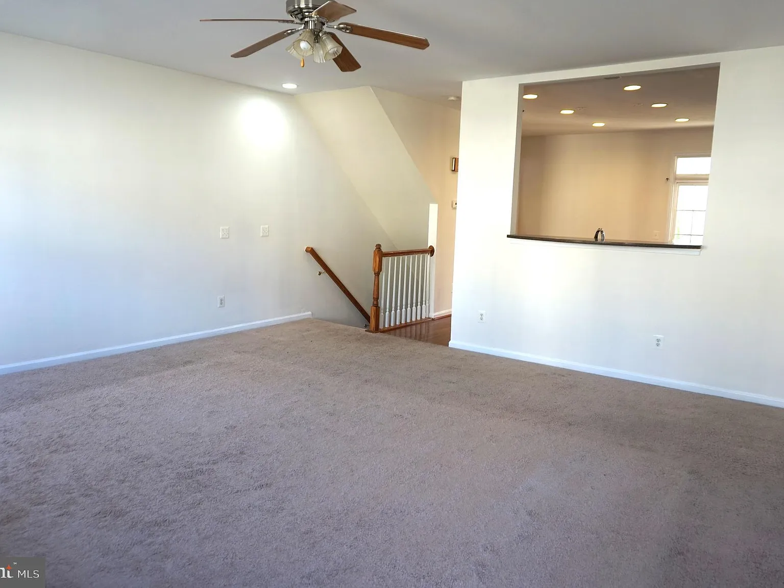 3 bed, 4.0 bath, 1966 sqft, $3,050 — Photo 3