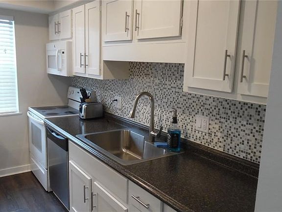 5th image of 239 Hillcrest Dr