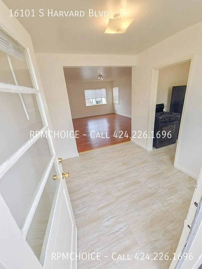 Quiet and Large 2bd/1ba Upstairs unit in a Fourplex — Photo 2