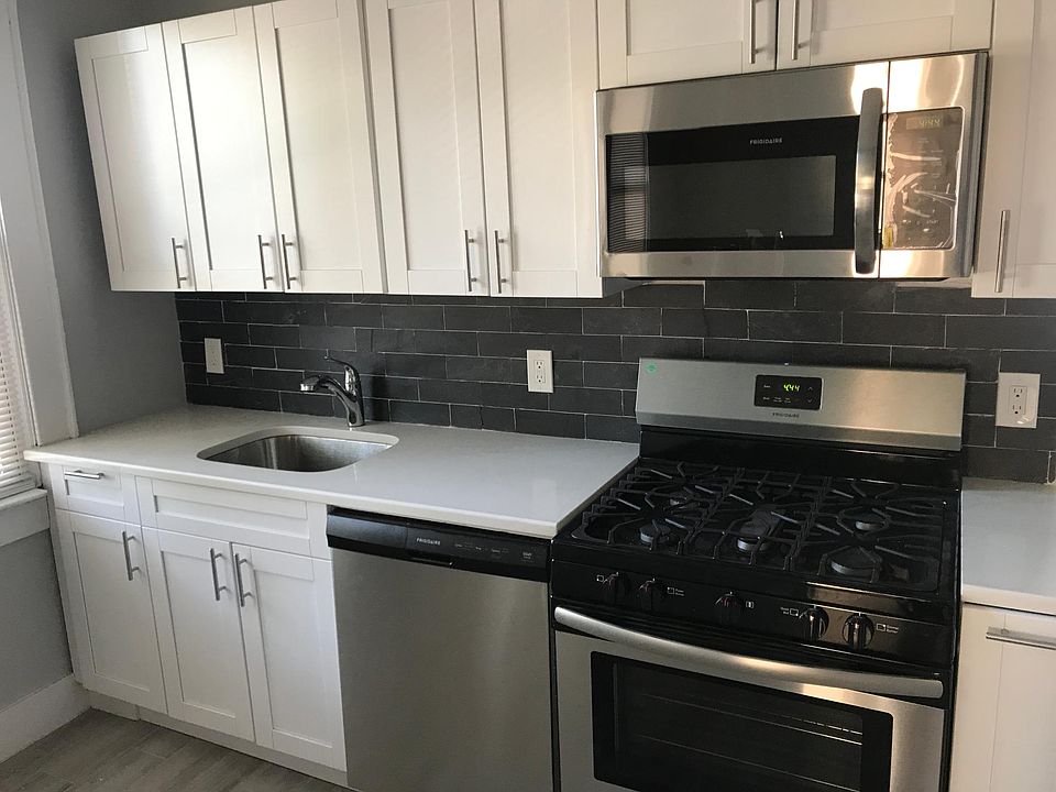 1st image of 158 Vermont Ave #1