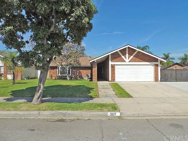 1st image of 307 E Banyan St