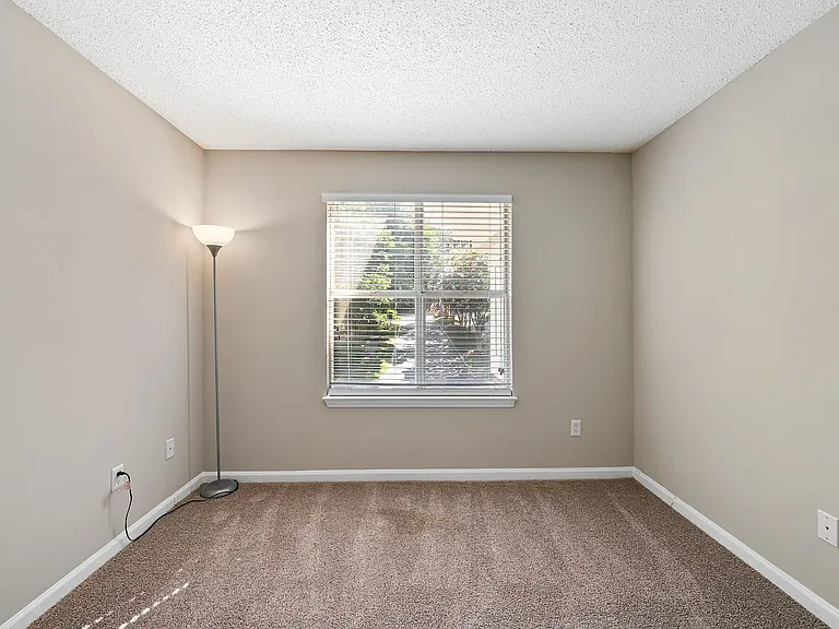 Concord Apartments — Photo 35