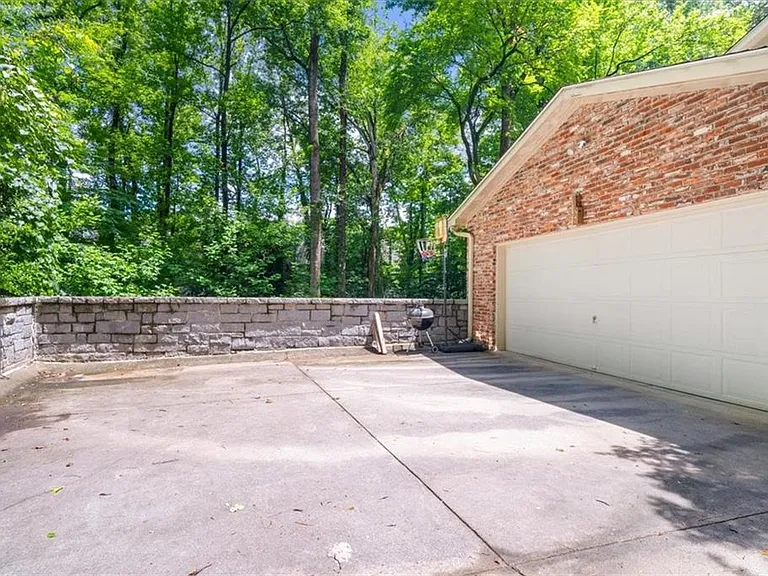 5667 Colton Dr — Photo 38