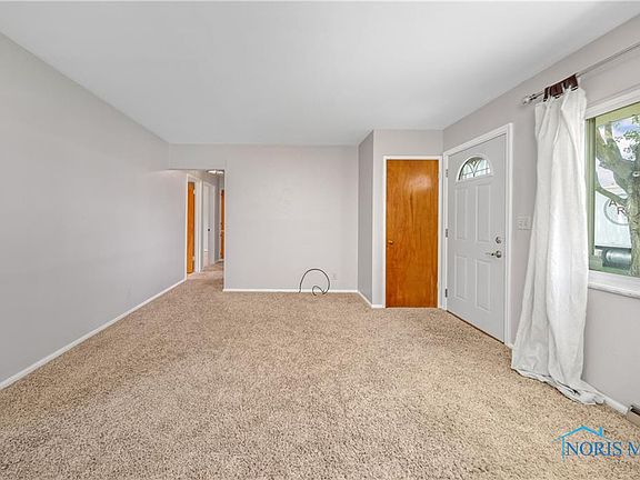 5th image of 684 Centerfield Dr