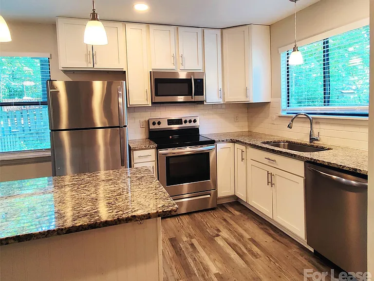 5101 Glenview Ct — Photo 4