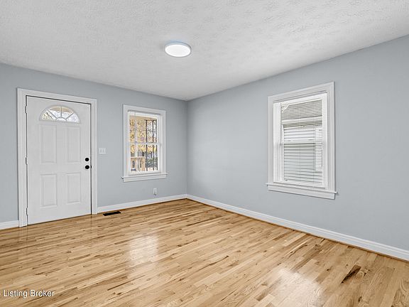 3rd image of 1338 Haskin Ave