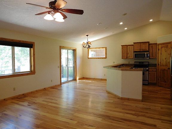 2nd image of 603 Woodlands Dr