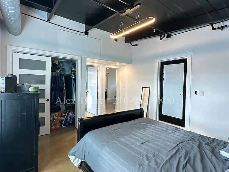 811 Montana St #1301 — Photo 14