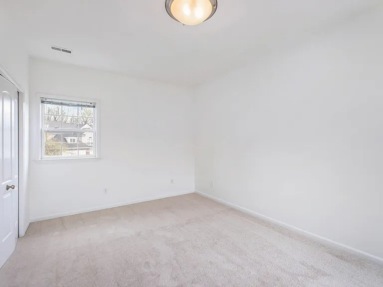 2925 N Knightsbridge Cir — Photo 29