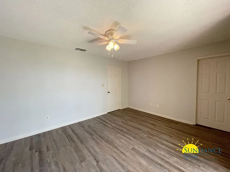 221 Shalimar Dr — Photo 9