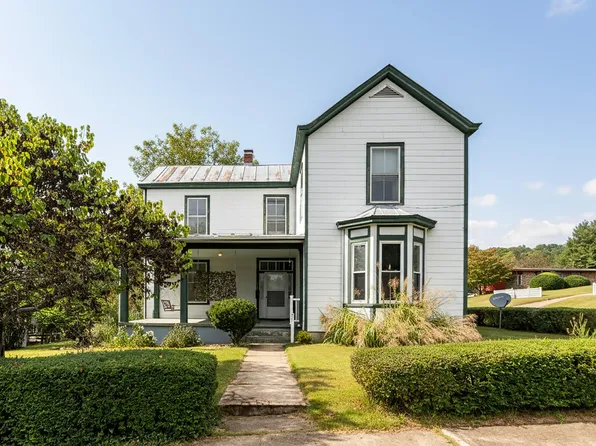 747 E 24th St, Buena Vista, VA 24416