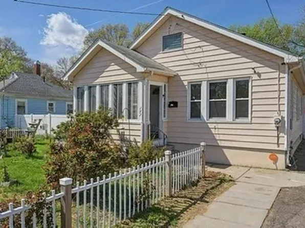 172 Sisson St, East Hartford, CT 06118
