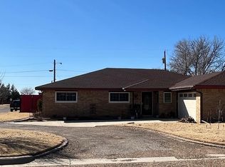 1410 2nd St, Plains, TX 79355