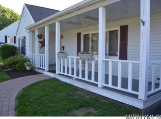 38 Crestview Dr, Whitesboro, NY 13492